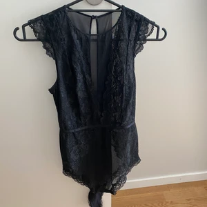 Spetsbody - Svart spetsbody , som ny.