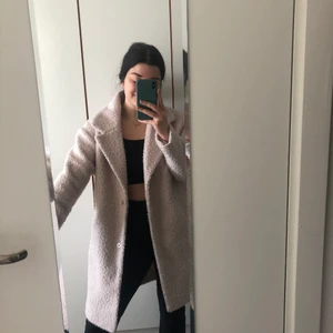 Kappa ASOS - En jättefin kappa från ASOS i storlek 40. Använd men fint skick!