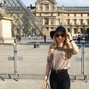 Svart sommarhatt  - Svart mindre runt hatt ifrån H&M, storlek 58