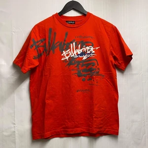 Billabong t-shirt - En snygg röd Billabong t-shirt, älskar den men kommer tyvärr aldrig till användning); står storlek L men skulle säga att den sitter mer som en S/M.(Obs frakt ingår ej i priset)