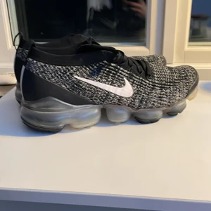 Nike vapormax  - Säljer nu mina vapormax för använder dom inte så mycket längre och vill få dom sålda. Pris kan diskuteras med tanke på att dom är ganska använda😄