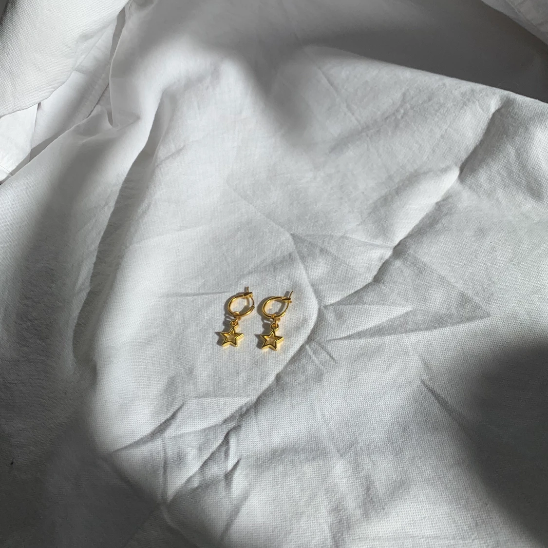 guldörhängen stjärnor