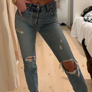 Säljer mina Levis jeans i modellen 501. Fint skick, säljs för att de är för små. Storlek 23/26