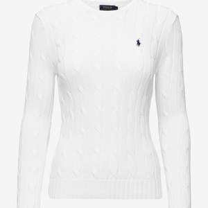 Polo Ralph Lauren stickad vit tröja strl XS. Super fin!! Ordinarie pris 1 395 kr. 