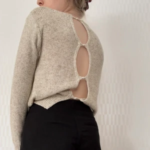 Stickad tröja - Fin stickad tröja med cool rygg! Hur skön som helst 🤩