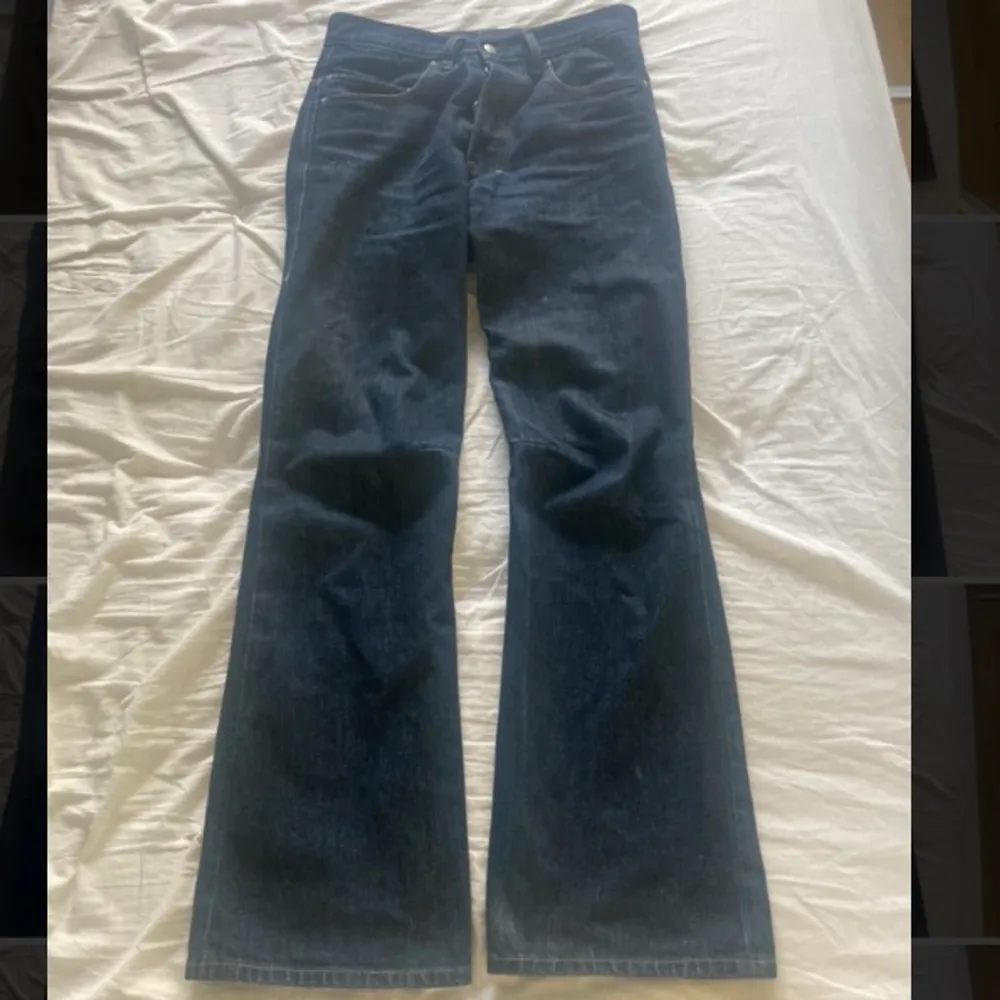 Supersnygga mörkblå jeans från diesel. Jag säljer pga att dem är för stora i midjan för mig:( frakt blir 66kr. Skriv för frågor💕. Jeans & Byxor.