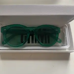 Säljer mina helt nya chimi solglasögon i färgen 03 green clean! Aldrig använt! 