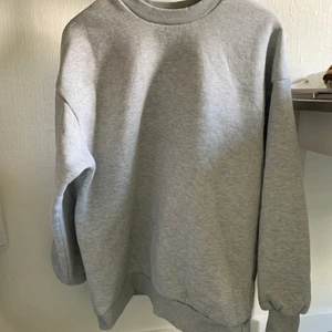 Sweatshirt  - Super mjuk och härlig tröja från Gina finns tecken på användning 💗