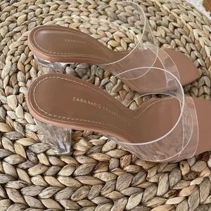 Zara klackskor  - Så fina transparenta klackskor från Zara. Str 37, aldrig använda. Endast provade.