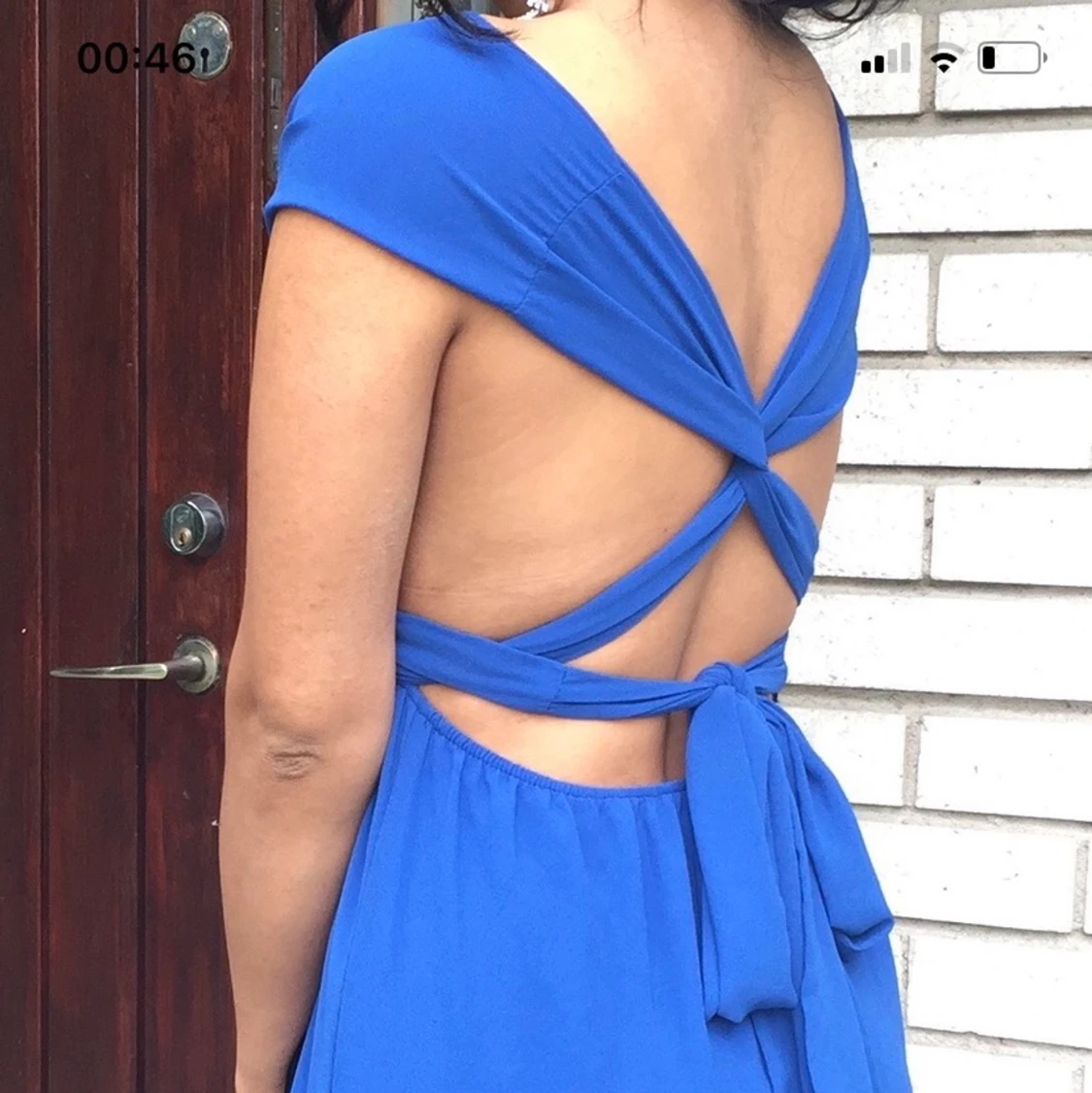 Kornblå långklänning i chiffongtyg