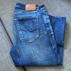 Jeans från Jack & Jones i storlek 33 36. Bra skick och inte urtvättade. Köpta för 799kr och säljes för 350kr. Möts i Stockholm 
