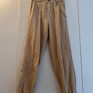 Cargo pants - Cargo pants med kedja. Storlek 34