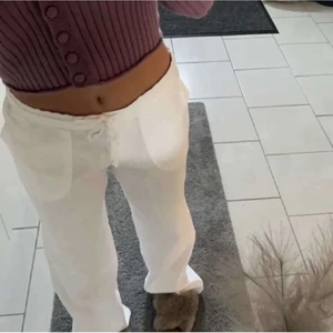 Linnebyxor  - Super fina och sköna linnebyxor till sommaren. Passar mig som brukar ha stl 38 💞