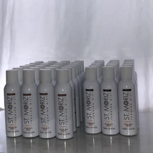 ST. MORIZ BRUN UTAN SOL - Har en hel del brun utan sol hemma från märket ST. MORIZ. Färgerna som finns inne är MEDIUM & DARK.  PRIS:  1 för 40kr 2 för 70kr  3 för 100kr 