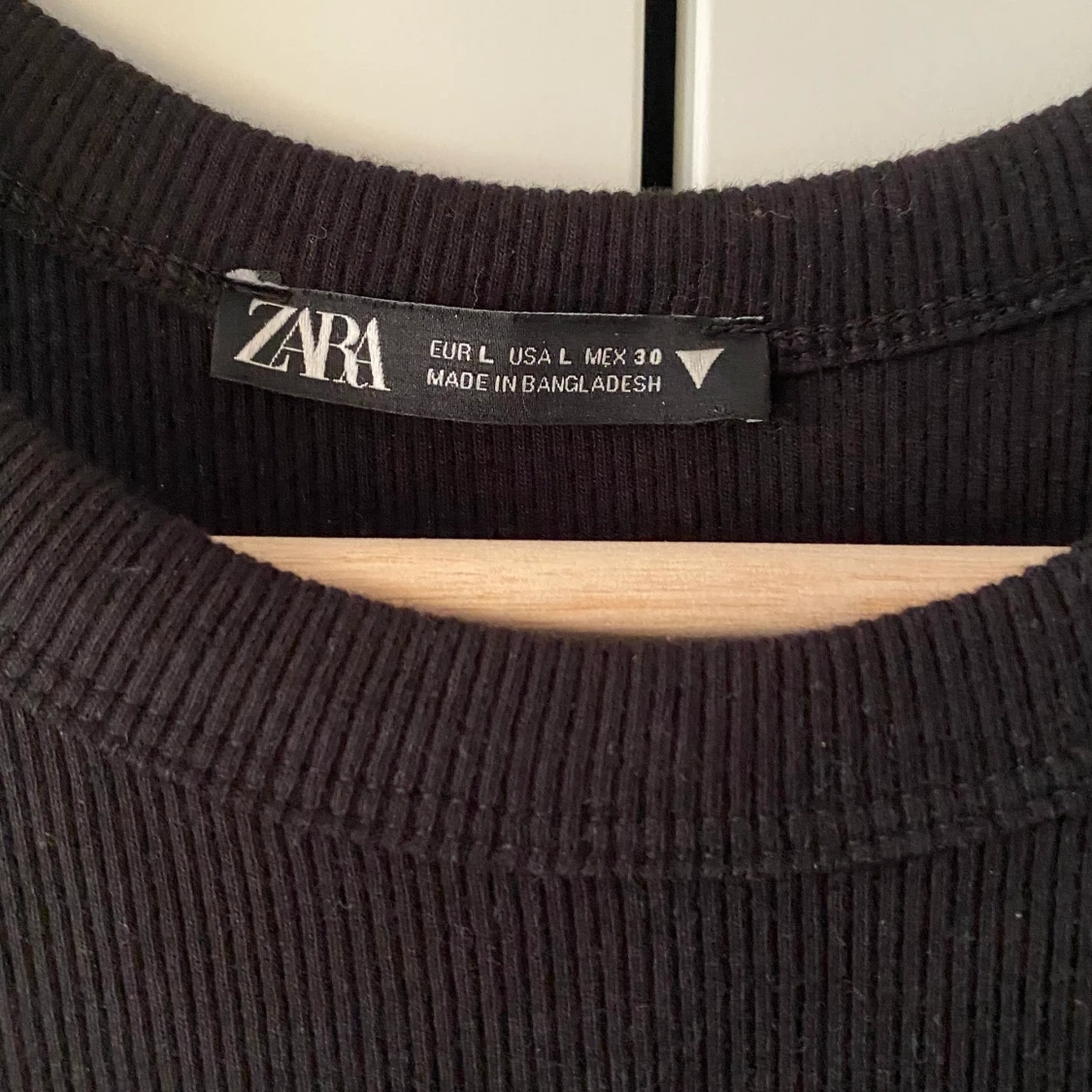 Zara Midi svart tajt klänning storlek L - 90