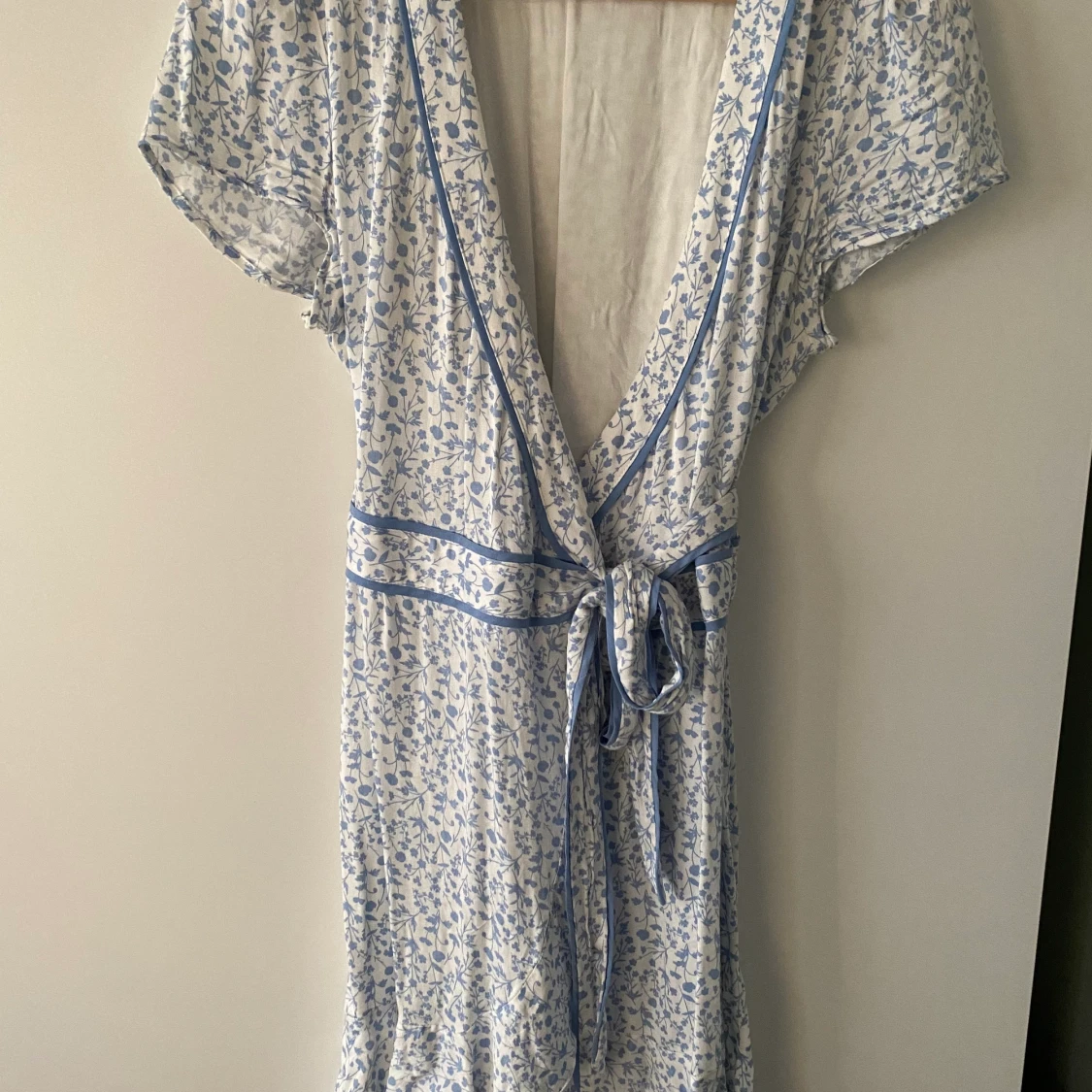 Bikbok mini omlott klänning strl S