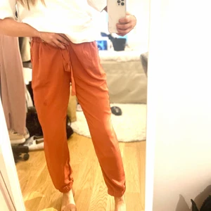 Kostymbyxor - Kostymbyxor köpa utomlands. Fin ”persikofärg”