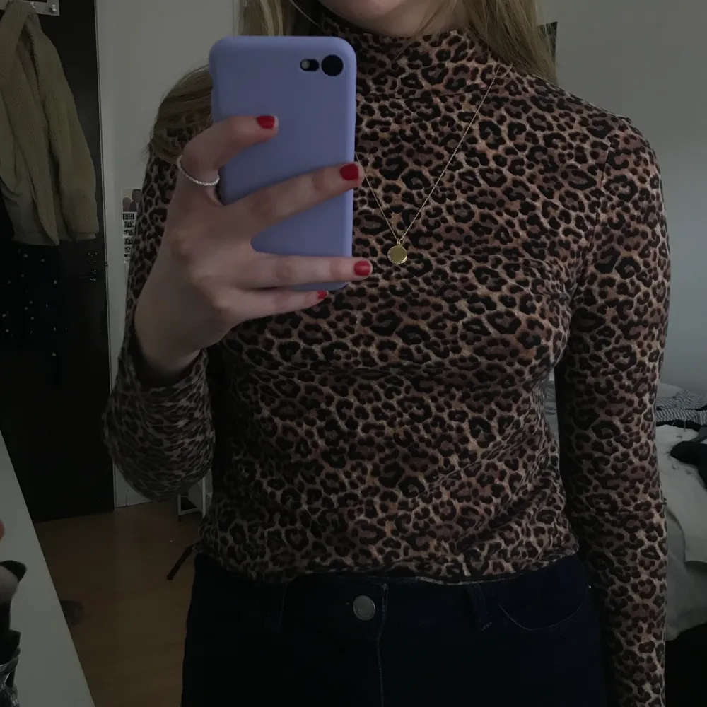 Leopard tröja, superskön! Knappt använd<3 . Tröjor & Koftor.