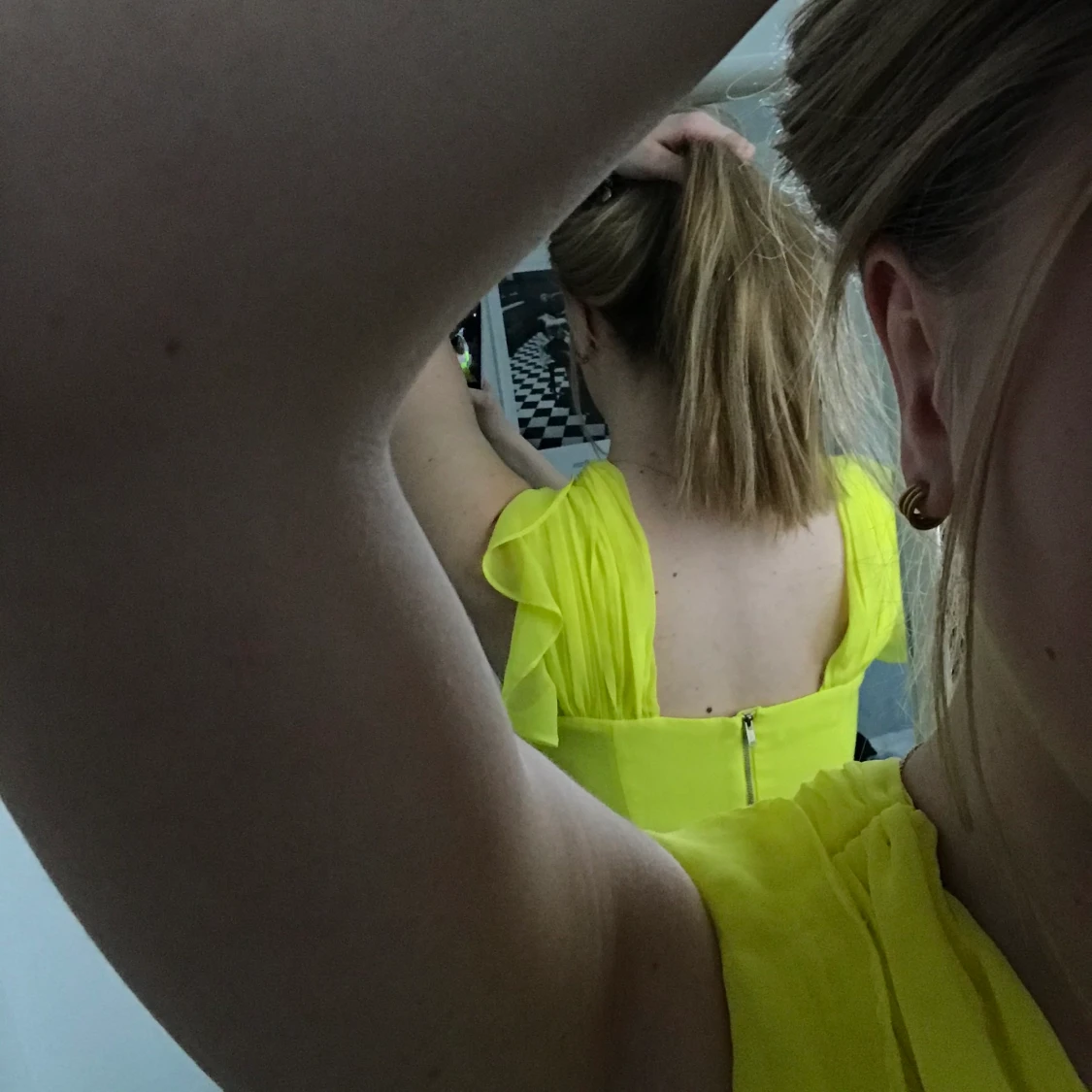 Gul topp med öppen rygg  - 90