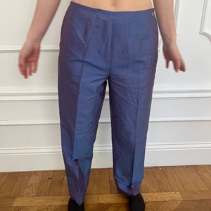 y2k lila byxor - storlek: passar S & M (36-38). möts upp i stockholm eller fraktar. 🖤