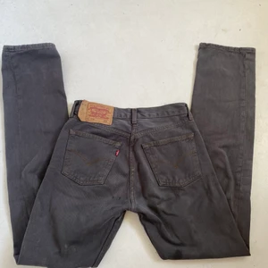 Levis 501 grå - Levis 501 grå i super skick