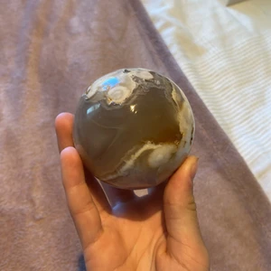 Blomster agat klot  - Säljer pågrund av att jag inte längre har samma intresse för kristaller.