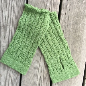 Handledsvärmare - Stickar handledsvärmare på beställning! Färg, storlek och modell efter önskan. Priset kan varier beroende på val av garn. 