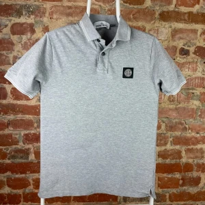 Stone island polo pikétröja - En äkta stone island polo pikétröja säljes då den är för liten för mig