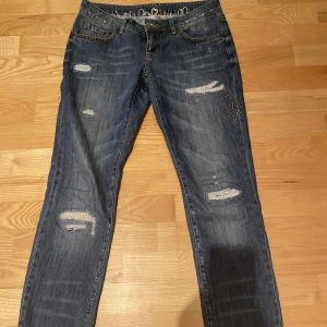 Low Waits jeans - Säljer dessa snygga jeansen för att dem är förstora för mig. Jag betalar endast med Swish. Står ej för frakten.❤️