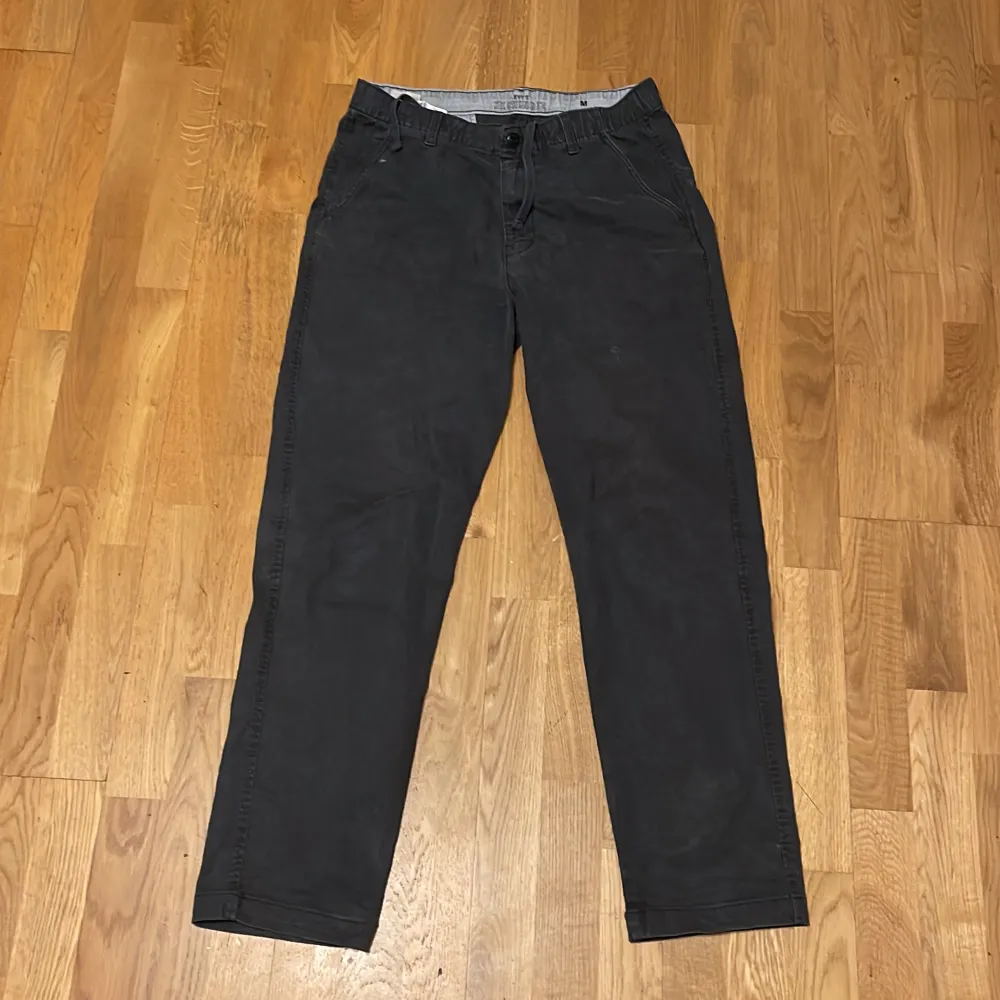 Levi’s chinos cirka 1 år gamla i bra skick.  Hör av er om ni har frågor :). Jeans & Byxor.