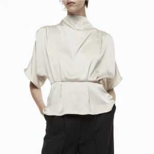 Söker - Söker denna blus från HM strl s/M 