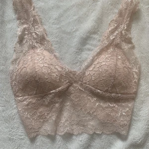 Bralette - Ljusrosa spetsbralette från Twilfit