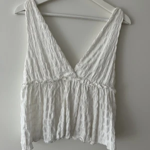 Topp från Pull & Bear  - Topp från Pull & Bear. Storlek L men passar även mindre. Använd fåtal gånger. 