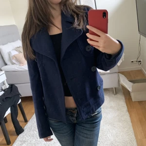 Kort blå kappa - INTRESSEKOLL! Säljer endast vid bra pris