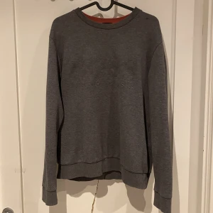 Hugo Boss sweatshirt  - Hugo boss sweatshirt i bra skick till ett bra pris, skriv vid intresse