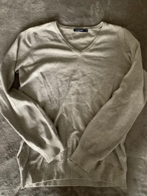 Långärmad grå - Basic grå långärmad som passar till allt. Inga skador💗