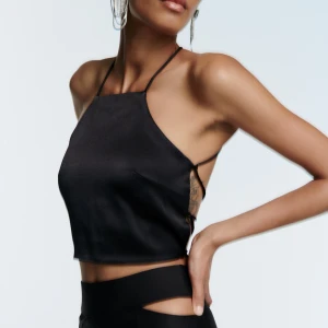 Zara topp - Supersnygg topp ifrån zara som är för liten tyvärr!!💛💛