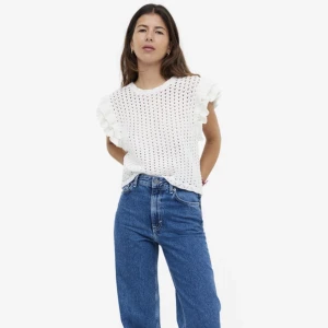 Stickad topp - Säljer denna stickade toppen från H&M. Aldrig använd prislapp kvar. 280kr+frakt, helt slutsåld på hemsidan