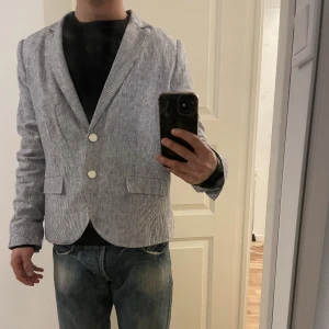 Kavaj - Säljer denna croppade linnekavaj. Nypris 500