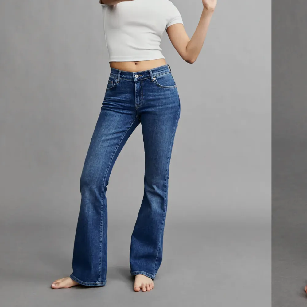 Low rise jeans från Gina tricot , mellan blå , inga skador 💞. Jeans & Byxor.