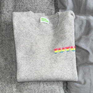 From future tröja!  - Säljer min from future tröja! Har nästan alldrig andvänt, då den inte sitter jätte bra på mig! Inga defekter och 100% Kashmir! 