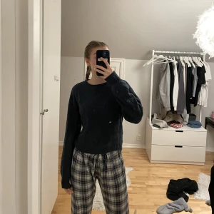 Blå stickad tröja  - Blå stickad tröja med snyggt mönster i storlek S, 100kr+frakt💕 Kolla gärna in det andra jag säljer!