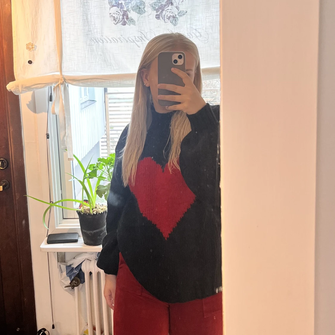 Svart stickad tröja