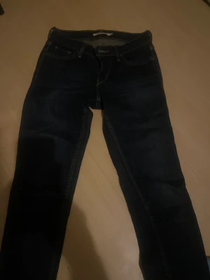 Levis skinny  - Snygga Levis skinny jeans knappt använda 