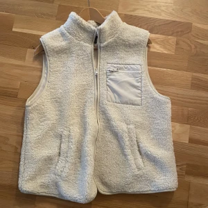 Fleece jacka - En fleece väst från Lindex, inte använt mycket😆