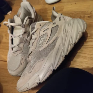 Fila sneakers  - Använd sparsamt, fint skick! 