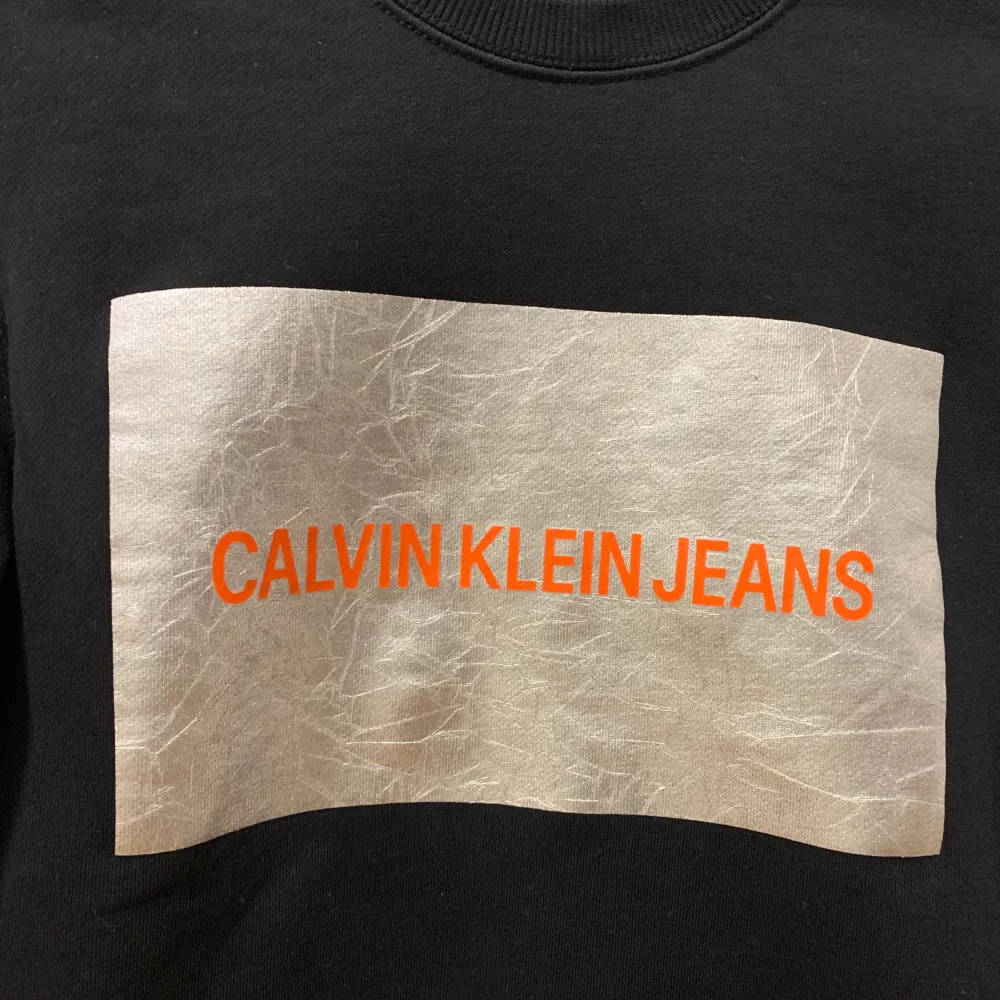 Calvin Klein tröja i storlek XS. I väldigt fint skick, som ny.. Tröjor & Koftor.