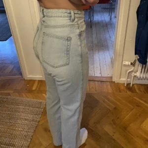 weekday rowe extra high straight jeans  - köpte dessa på plick i perfekt skick men tyckte inte de passade mig. älskar dock denna modell!