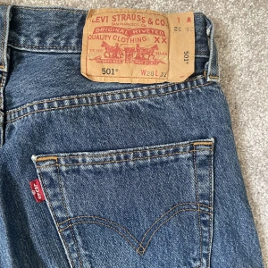 Levis 501 - Jättesnygga Levis jeans 501:or. Säljer pga att de är lite stora på mig. Hör av er vid frågor eller funderingar🤍