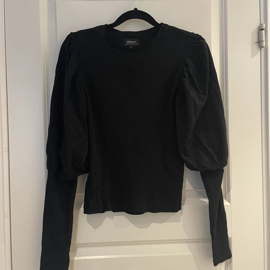 Topp med ballongärm